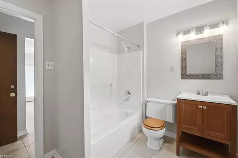 Bath - 3805 Chesapeake Ave, Hampton, VA 23661 photo 3 of 3
