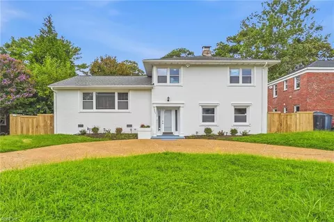 Exterior - 3805 Chesapeake Ave, Hampton, VA 23661 photo 3 of 8