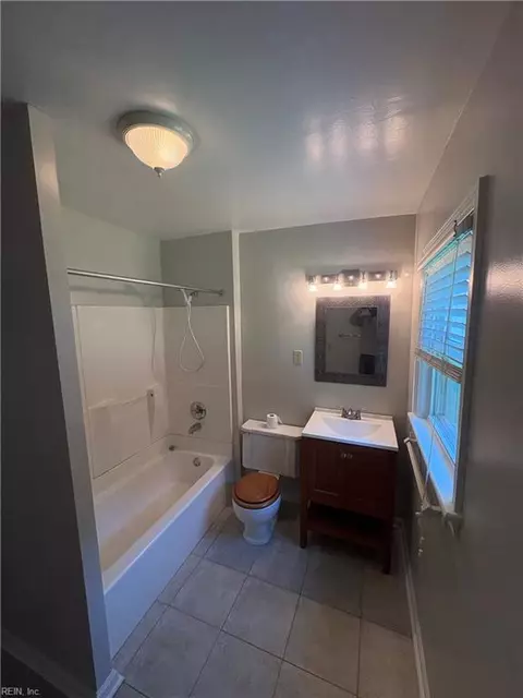 Bath - 3805 Chesapeake Ave, Hampton, VA 23661 photo 1 of 1
