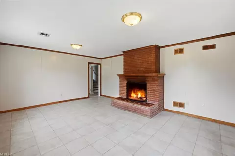 Living - 3805 Chesapeake Ave, Hampton, VA 23661 photo 5 of 6
