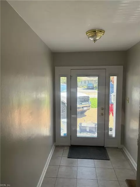 Entry Way - 3805 Chesapeake Ave, Hampton, VA 23661 photo 1 of 3
