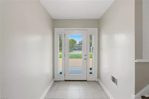 Entry Way - 3805 Chesapeake Ave, Hampton, VA 23661 photo 1 of 4