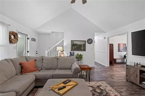 Entry Way - 7011 Tracey Ct, Gloucester, VA 23061 photo 1 of 2