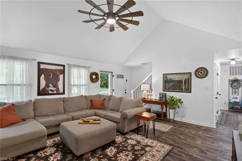 Entry Way - 7011 Tracey Ct, Gloucester, VA 23061 photo 2 of 2
