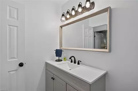 Bath - 7011 Tracey Ct, Gloucester, VA 23061 photo 3 of 4