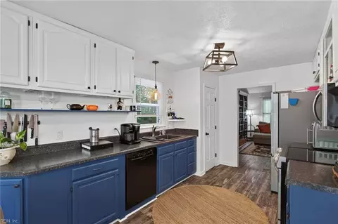 Kitchen - 7011 Tracey Ct, Gloucester, VA 23061 photo 3 of 4