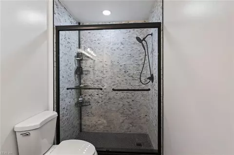 Bath - 7011 Tracey Ct, Gloucester, VA 23061 photo 2 of 4