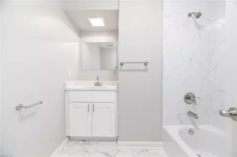 Bath - 357 Dexter E St, Chesapeake, VA 23324 photo 7 of 7