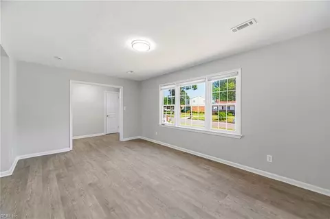 Living - 357 Dexter E St, Chesapeake, VA 23324 photo 2 of 11