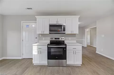 Kitchen - 357 Dexter E St, Chesapeake, VA 23324 photo 4 of 4