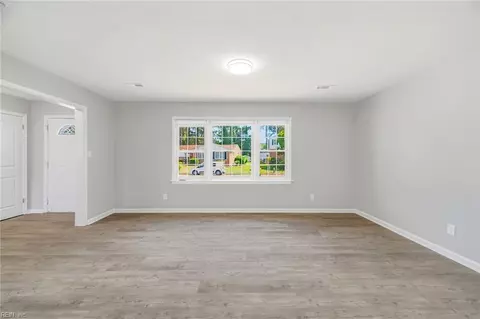 Living - 357 Dexter E St, Chesapeake, VA 23324 photo 4 of 11