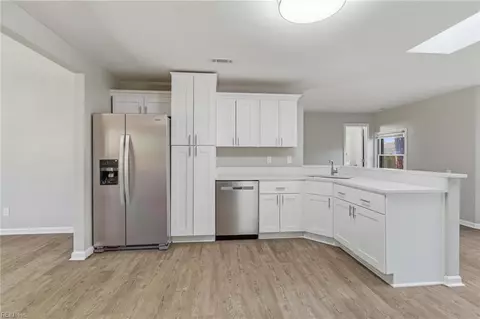 Kitchen - 357 Dexter E St, Chesapeake, VA 23324 photo 2 of 4
