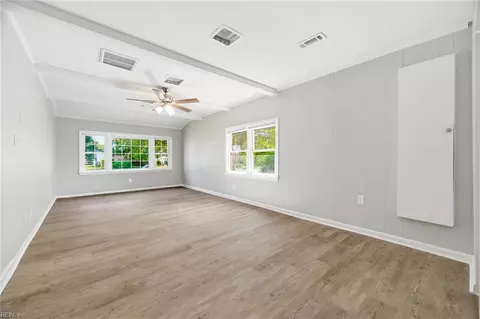 Living - 357 Dexter E St, Chesapeake, VA 23324 photo 9 of 11