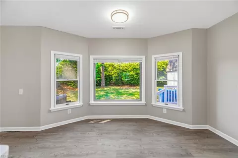 Living - 357 Dexter E St, Chesapeake, VA 23324 photo 7 of 11