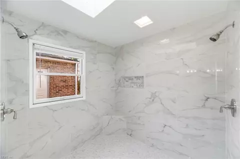 Bath - 357 Dexter E St, Chesapeake, VA 23324 photo 4 of 7