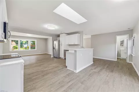 Living - 357 Dexter E St, Chesapeake, VA 23324 photo 6 of 11