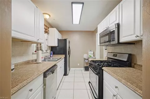 Kitchen - 1104 Wright Ave, Chesapeake, VA 23324 photo 2 of 2