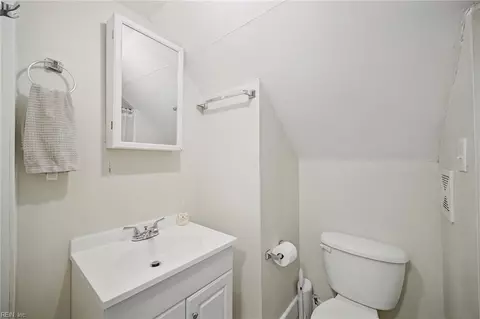 Bath - 1104 Wright Ave, Chesapeake, VA 23324 photo 2 of 3