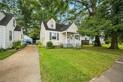 Exterior - 1104 Wright Ave, Chesapeake, VA 23324 photo 3 of 11