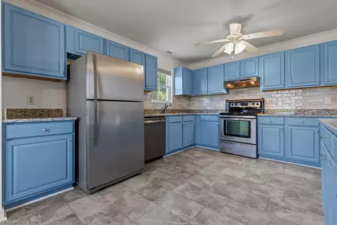 Kitchen - 4673 Deer Path Rd, Suffolk, VA 23434 photo 3 of 4
