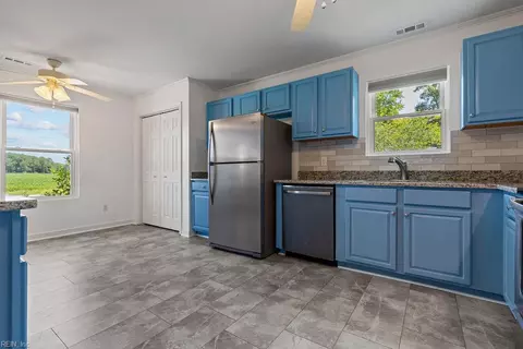 Kitchen - 4673 Deer Path Rd, Suffolk, VA 23434 photo 4 of 4