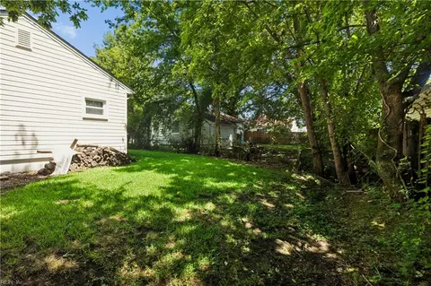 Exterior - 2002 Whitman Pl, Hampton, VA 23663 photo 2 of 4