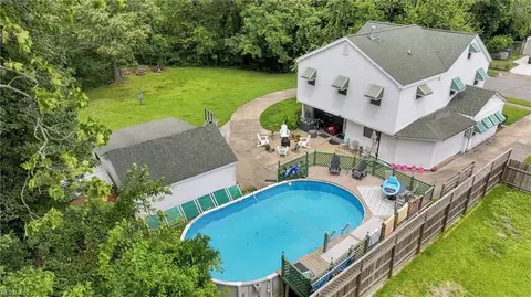 Exterior - 4701 Pinehurst Ave, Norfolk, VA 23513 photo 10 of 10