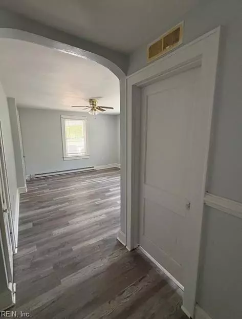Entry Way - 1261 N King St, Hampton, VA 23669 photo 2 of 3