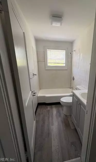 Bath - 1261 N King St, Hampton, VA 23669 photo 1 of 1