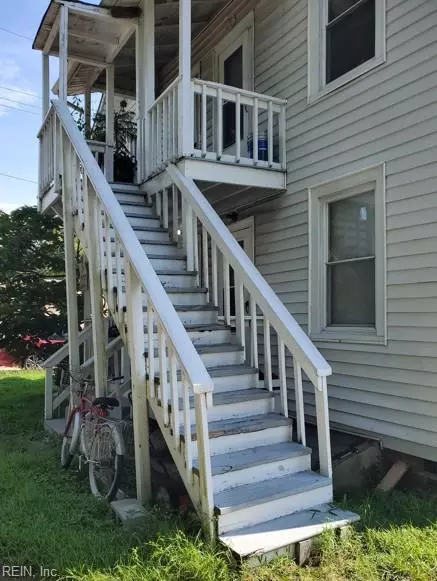 Exterior - 1261 N King St, Hampton, VA 23669 photo 2 of 5