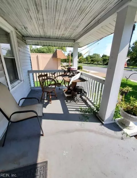 Exterior - 1261 N King St, Hampton, VA 23669 photo 4 of 5