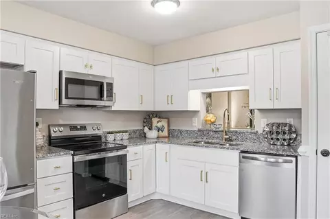 325 Gambrill Ct, Virginia Beach, VA 23462