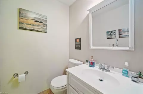 Bath - 103 Santa Barbara Dr, Hampton, VA 23666 photo 3 of 5
