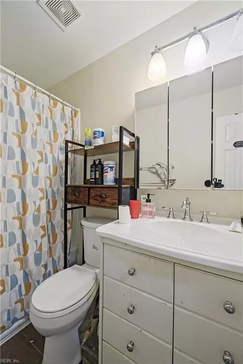 Bath - 103 Santa Barbara Dr, Hampton, VA 23666 photo 1 of 5