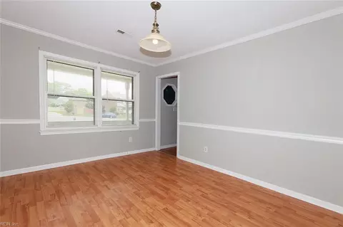 Living - 23 Natalie Dr, Hampton, VA 23666 photo 4 of 7