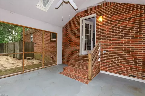 Exterior - 23 Natalie Dr, Hampton, VA 23666 photo 4 of 8