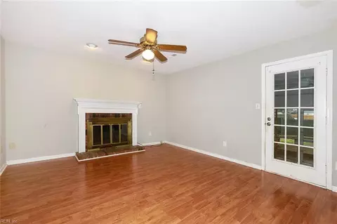 Living - 23 Natalie Dr, Hampton, VA 23666 photo 2 of 7