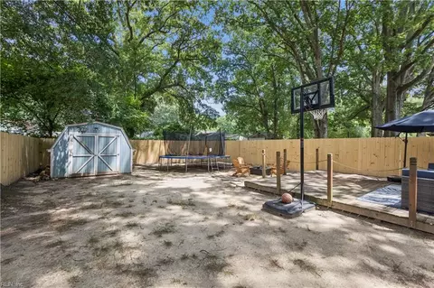 Exterior - 436 Marion Rd, Hampton, VA 23663 photo 6 of 8