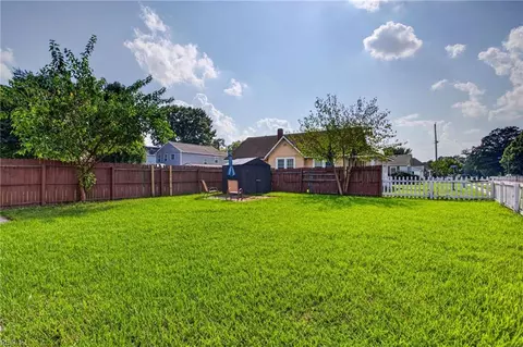 Exterior - 4016 3rd Street St, Chesapeake, VA 23324 photo 3 of 5