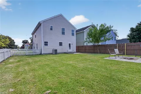 Exterior - 4016 3rd Street St, Chesapeake, VA 23324 photo 5 of 5