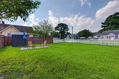 Exterior - 4016 3rd Street St, Chesapeake, VA 23324 photo 4 of 5