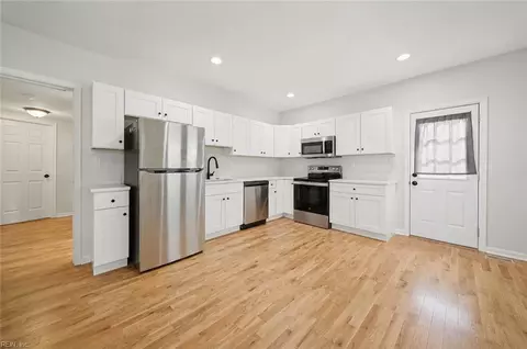 3804 Robin Hood Rd, Norfolk, VA 23513