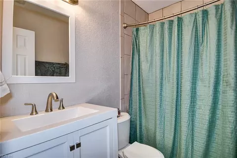 Bath - 3108 Bomar Dr, Chesapeake, VA 23321 photo 3 of 4