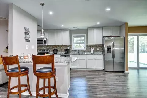 Kitchen - 3108 Bomar Dr, Chesapeake, VA 23321 photo 4 of 9