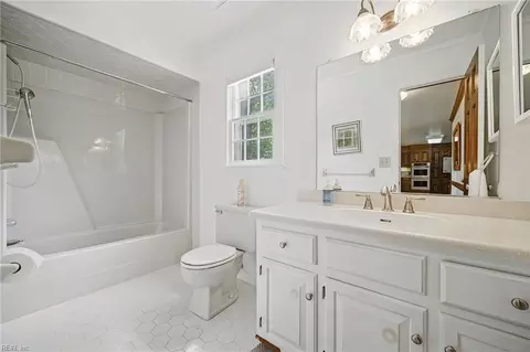 Bath - 708 Shadowfield Ct, Chesapeake, VA 23322 photo 3 of 3
