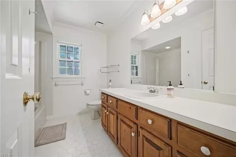 Bath - 708 Shadowfield Ct, Chesapeake, VA 23322 photo 2 of 3
