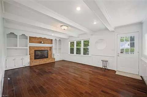 Living - 708 Shadowfield Ct, Chesapeake, VA 23322 photo 1 of 4