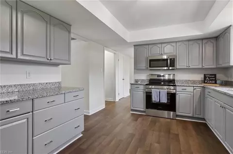 Kitchen - 8 Pasadena Ct, Hampton, VA 23666 photo 5 of 5