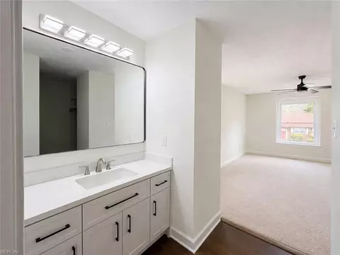 Bath - 8 Pasadena Ct, Hampton, VA 23666 photo 6 of 9