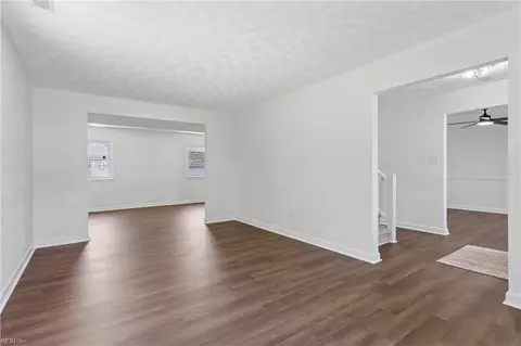 Living - 8 Pasadena Ct, Hampton, VA 23666 photo 2 of 3